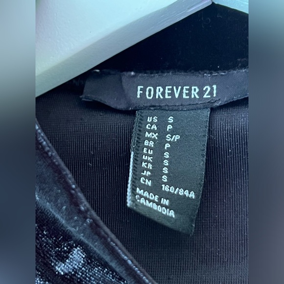 Black Velvet Long-Sleeve Mock Neck Crop Top - Picture 2 of 4